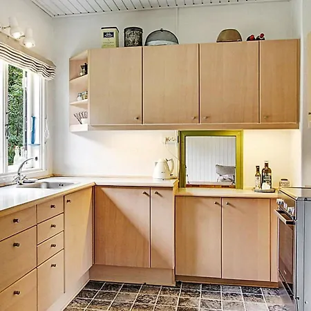 8 Person In Roslev-by Traum